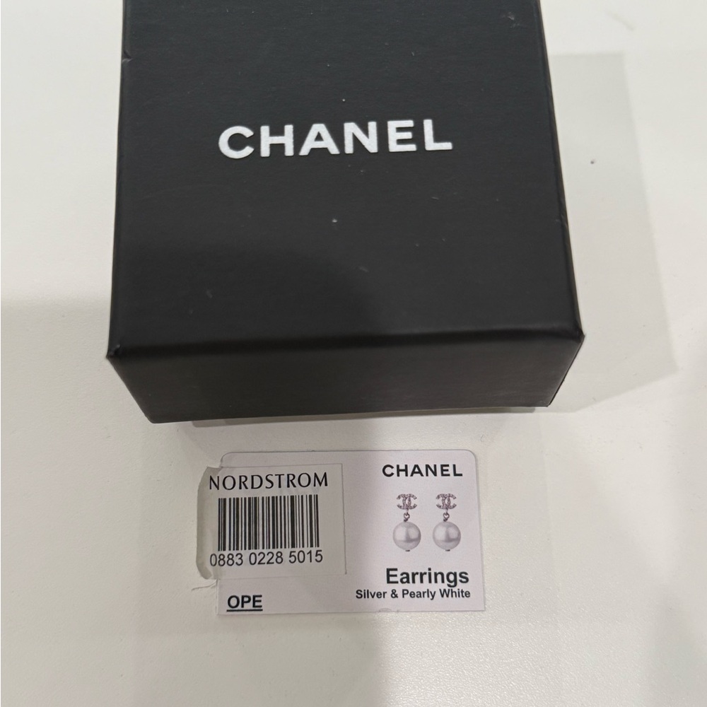 CHANEL Silver and Pearl Drop Earrings - Picture 3 of 3